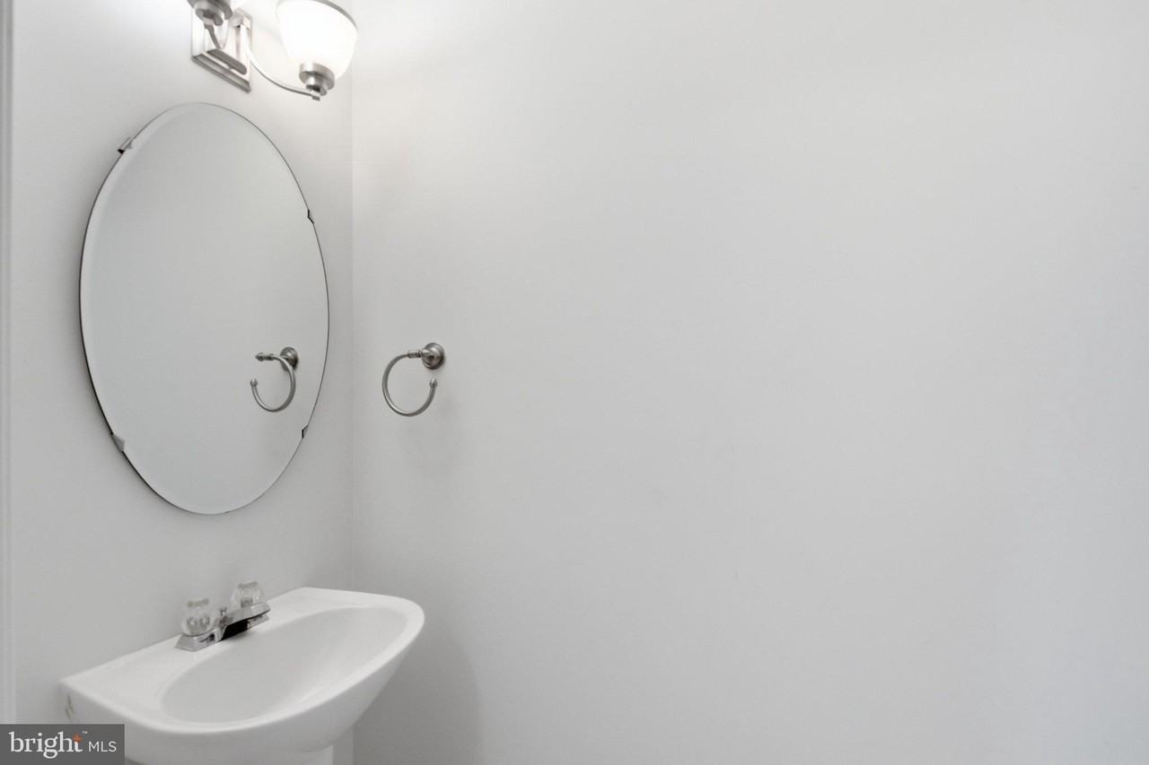 46670 Cavendish Sq - Photo 5 of 37