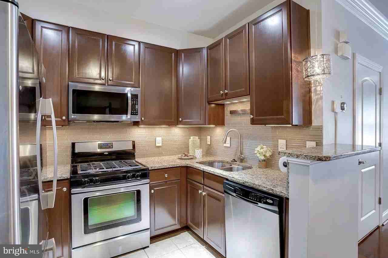 2322 Merseyside Dr - Photo 7 of 40