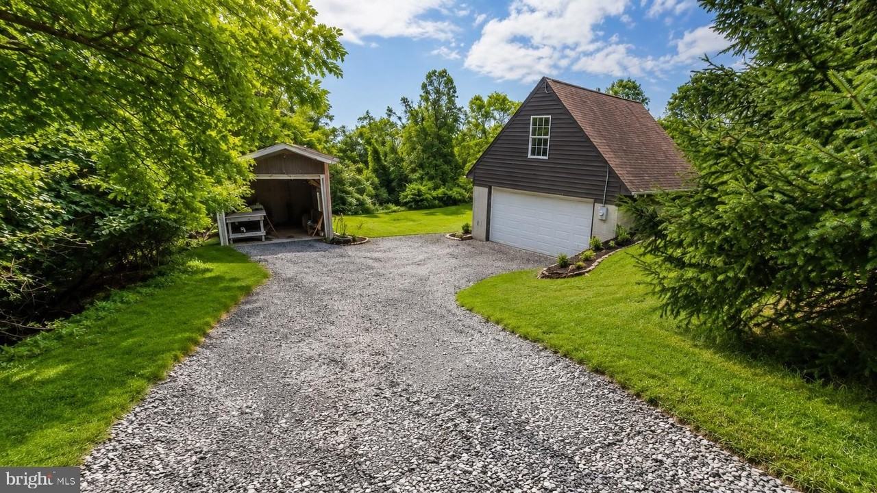 12 Stecher Ct #B - Photo 3 of 3