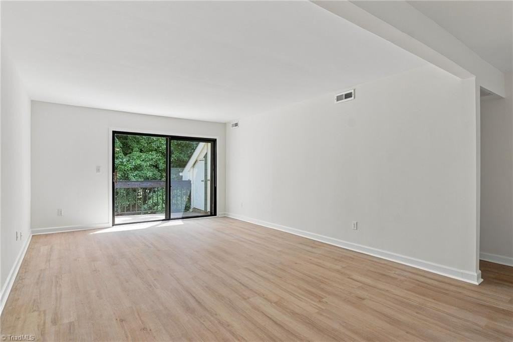 1510 Benjamin Pkwy #E - Photo 4 of 29