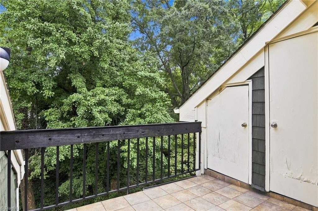 1510 Benjamin Pkwy #E - Photo 6 of 29