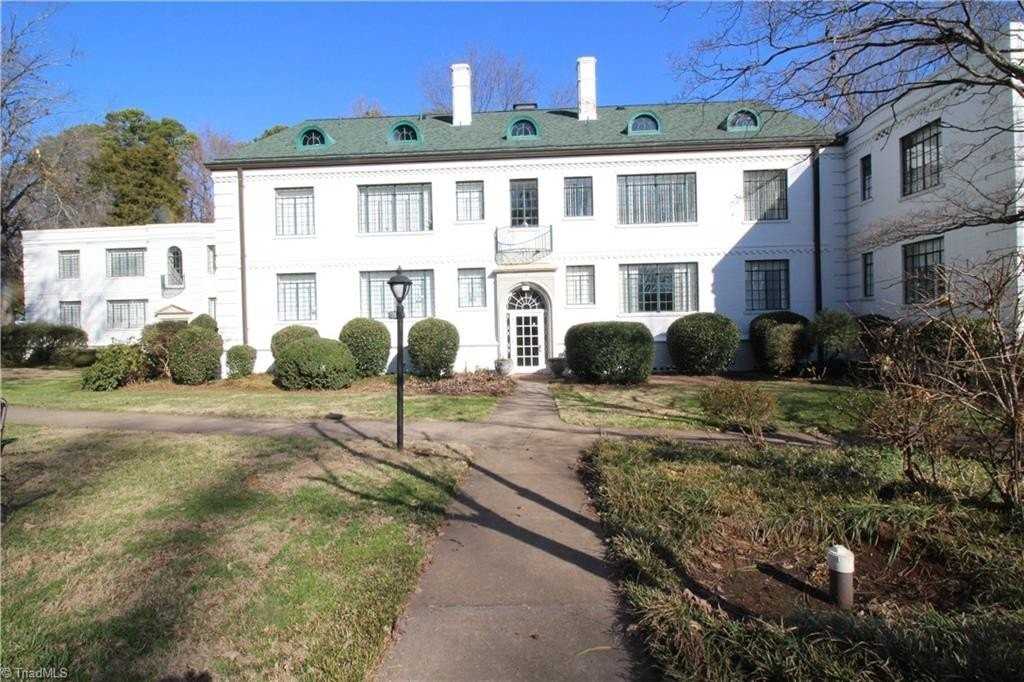 1700 B7 Elm Street - Photo 2 of 15