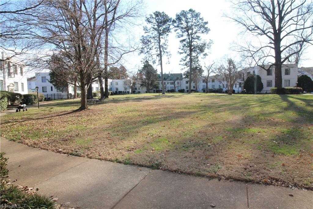 1700 B7 Elm Street - Photo 3 of 15