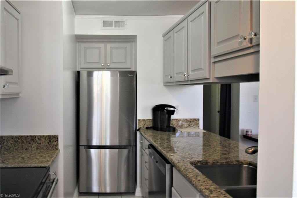 1700 B7 Elm Street - Photo 7 of 15