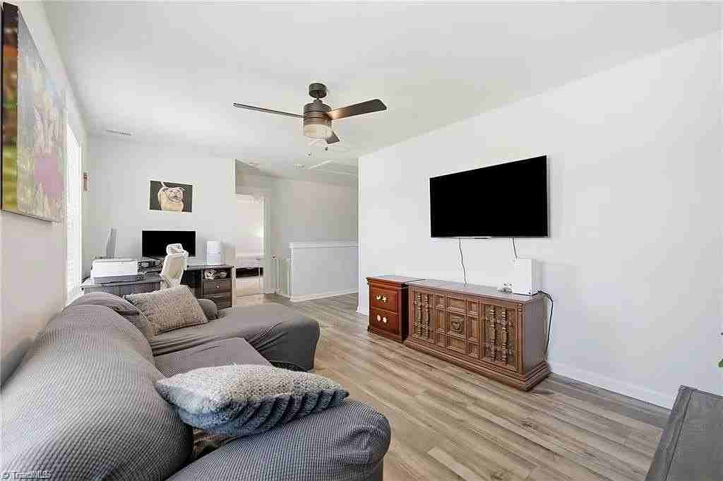 7458 Buckview Ct - Photo 5 of 15