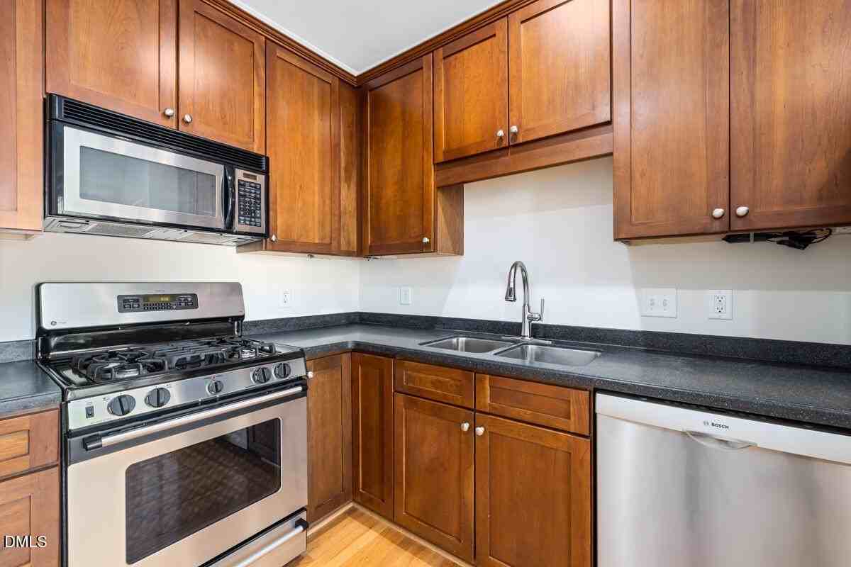 1300 Cameron View Ct - Photo 5 of 30