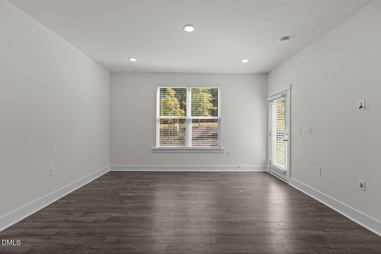 473 Autumn Rain St - Photo 7 of 25