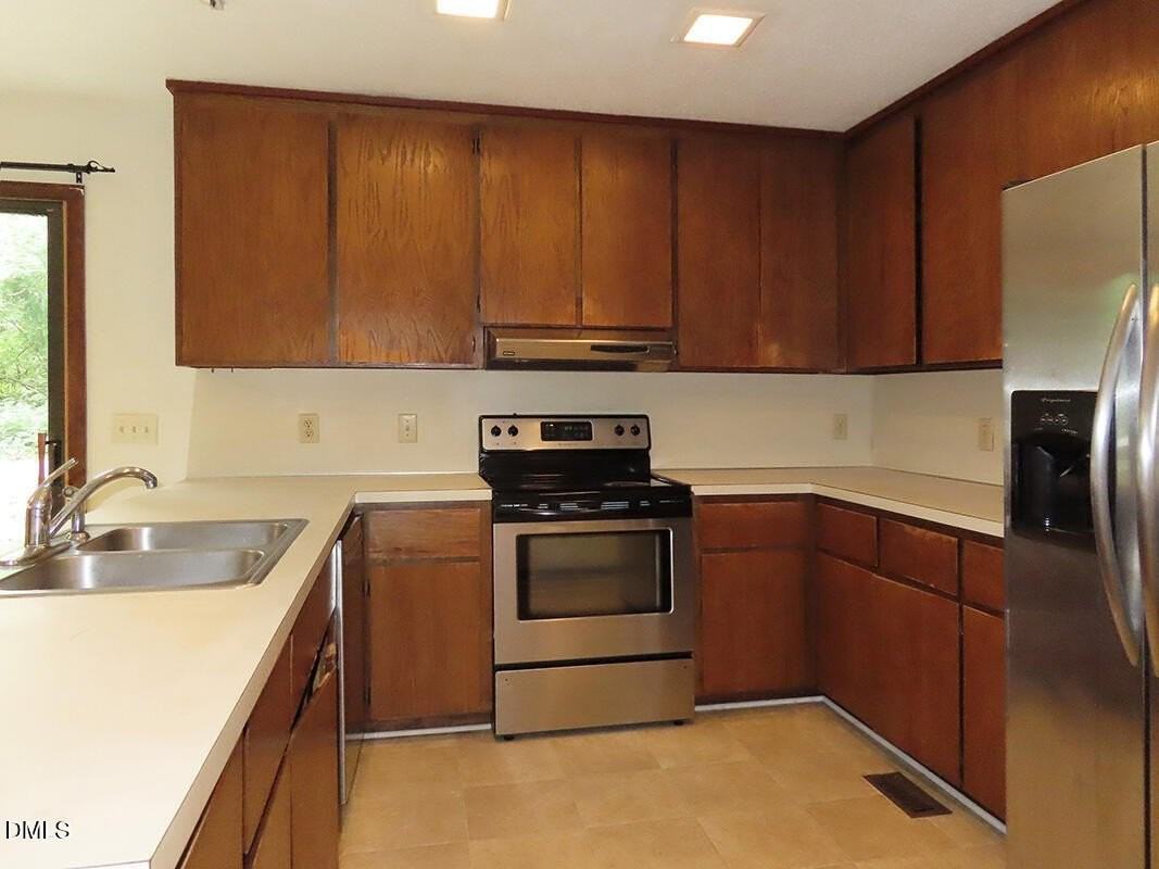 801 Coker Dr - Photo 6 of 20