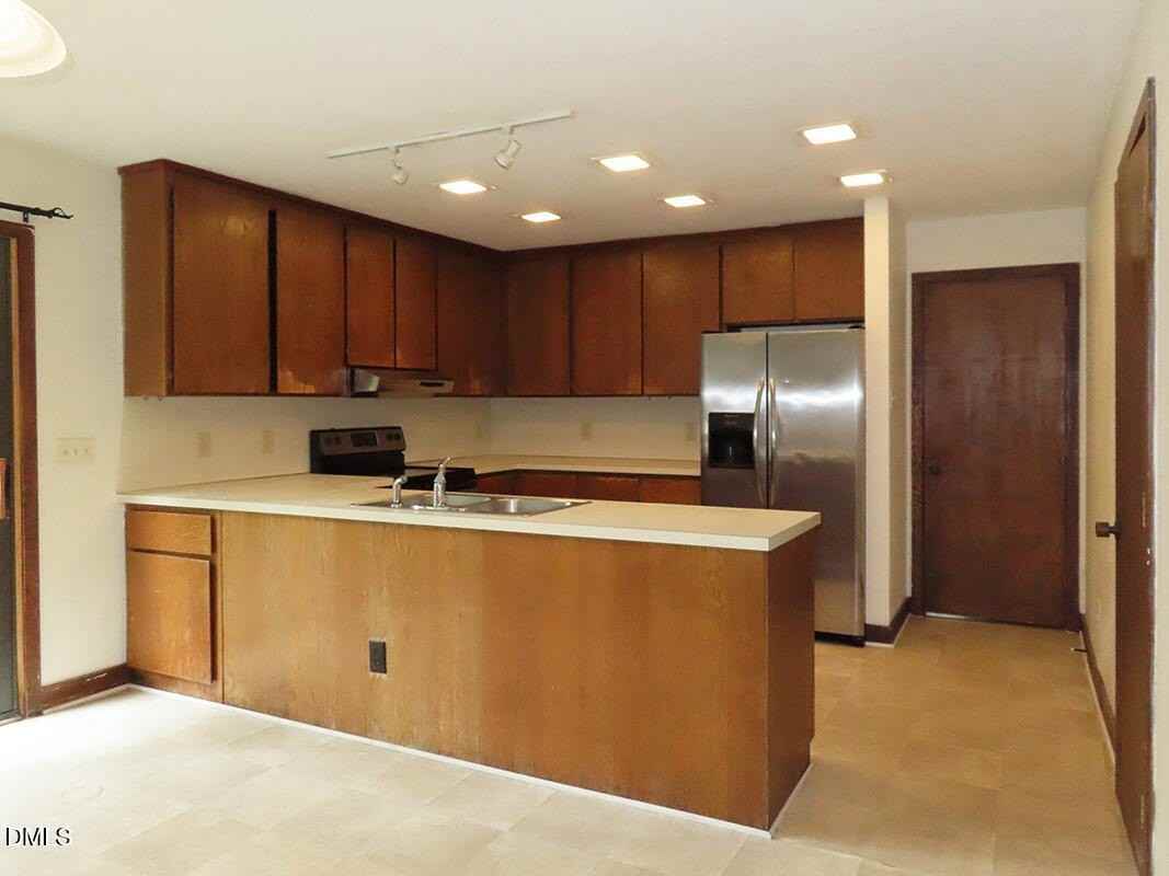 801 Coker Dr - Photo 7 of 20