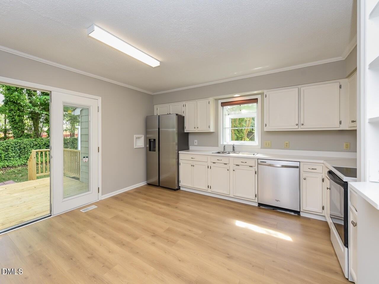 4916 Royal Adelaide Way - Photo 5 of 21