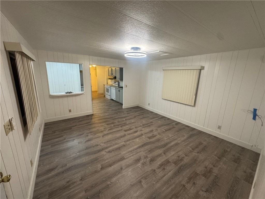 546 Roadrunner Dr - Photo 4 of 23