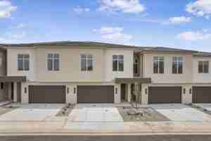featured image of 984 N Manen St