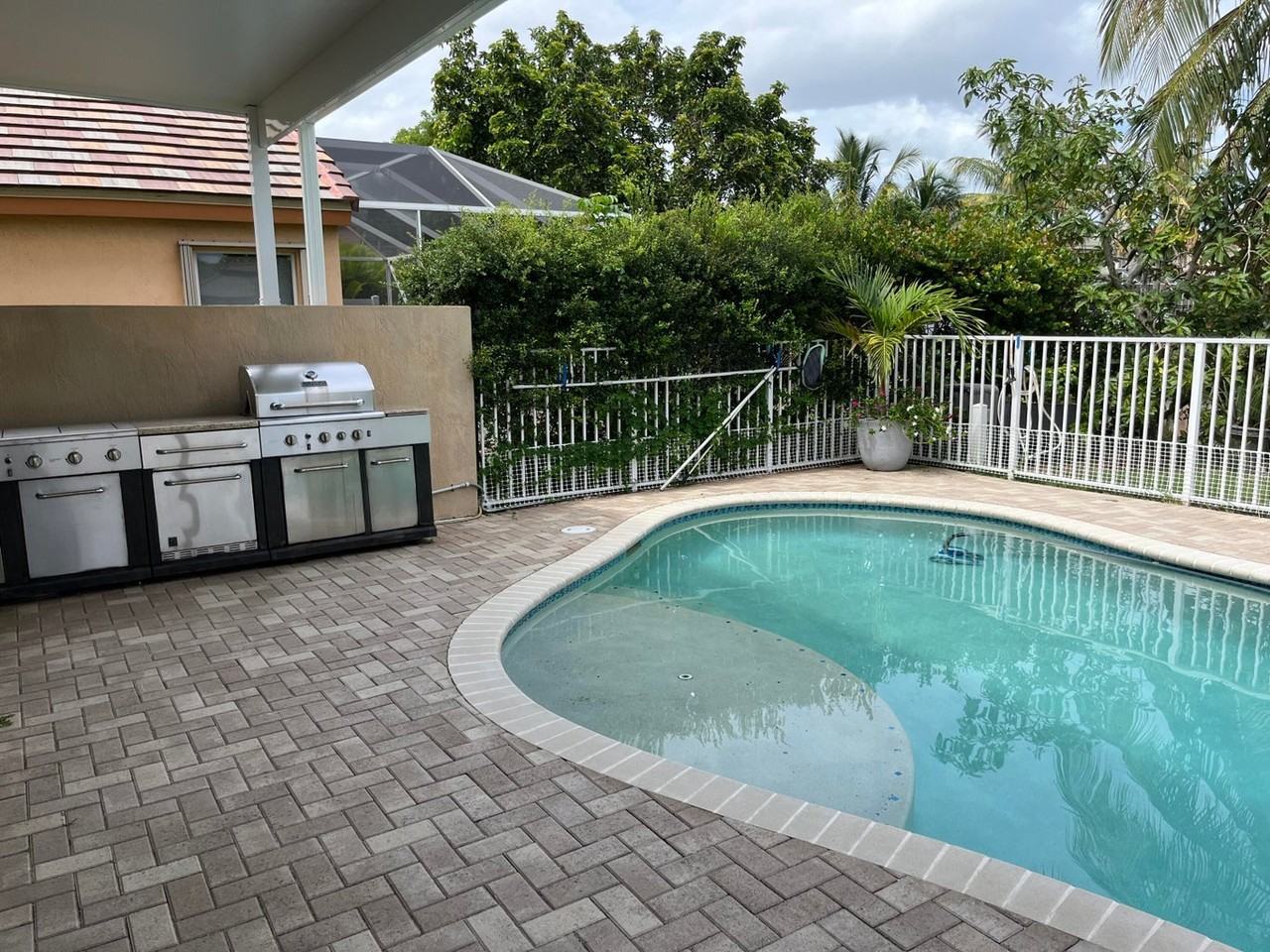 7576 Lake Worth Rd - Photo 7 of 8