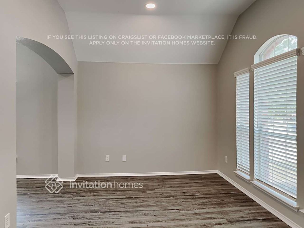 10009 Chadbourne Rd - Photo 5 of 17