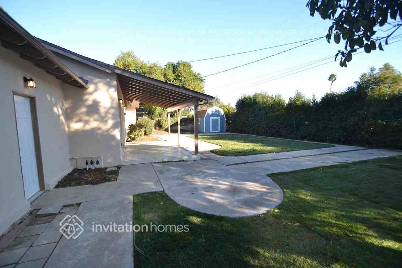 957 N Primrose Ave - Photo 3 of 5