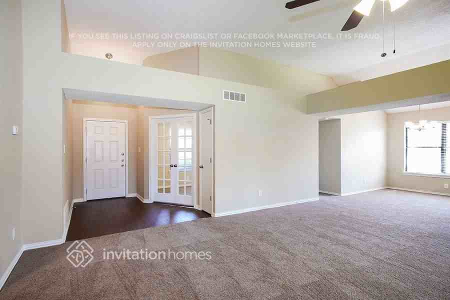 4800 Hollow Tree Dr - Photo 4 of 16