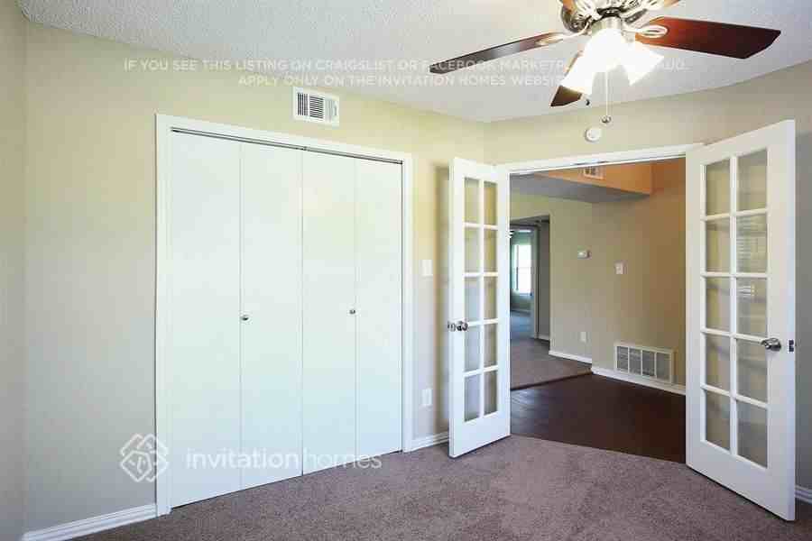 4800 Hollow Tree Dr - Photo 5 of 16