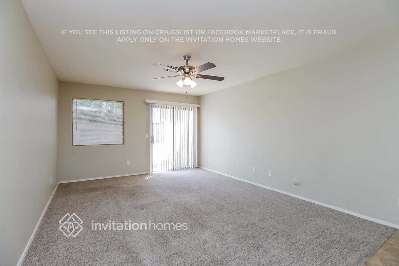 1715 E Desert Moon Trl - Photo 4 of 16