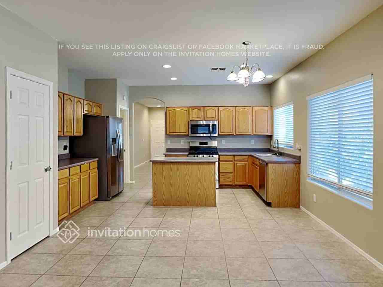 3717 E Remington Dr - Photo 7 of 17