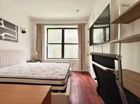 Private Bedroom in 5 Bedroom/2 Bathroom Home - Photo 1 of 1