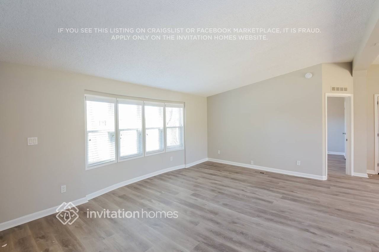 658 N 21st Ave - Photo 3 of 16