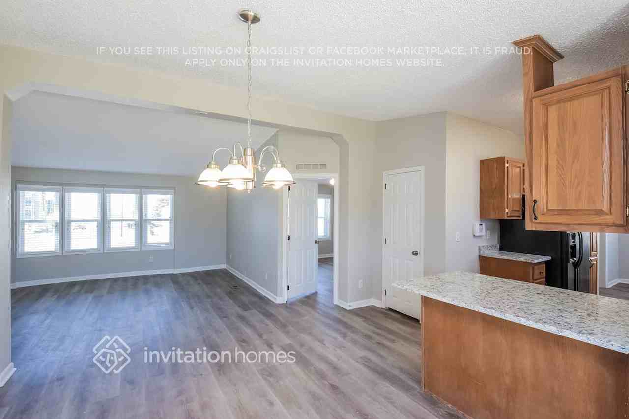 658 N 21st Ave - Photo 5 of 16