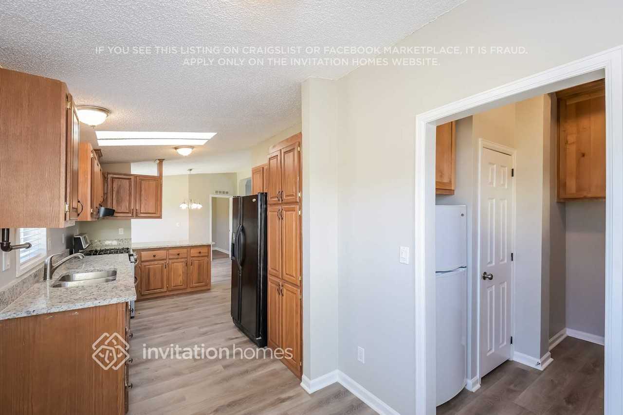 658 N 21st Ave - Photo 7 of 16