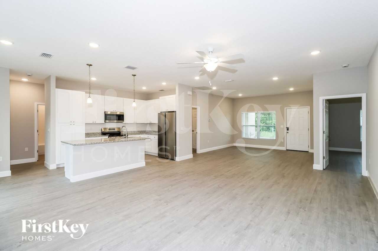 1411 Transcoro St Se - Photo 3 of 16
