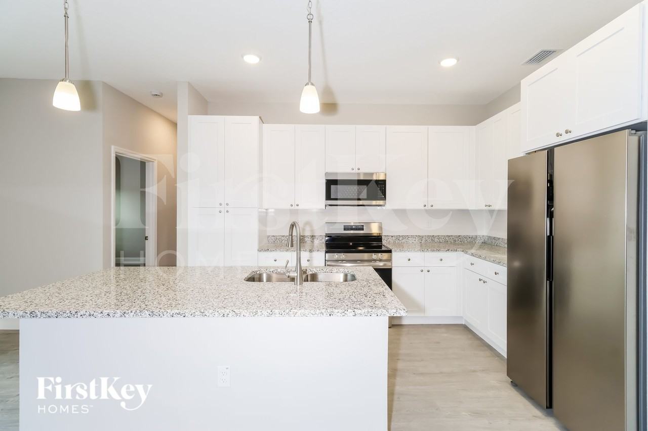 1411 Transcoro St Se - Photo 4 of 16