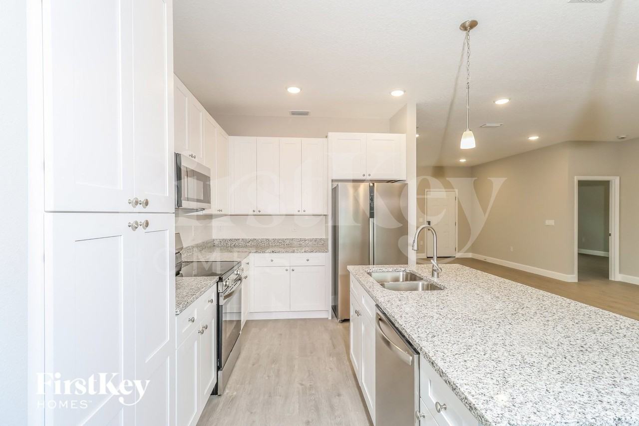 1411 Transcoro St Se - Photo 5 of 16