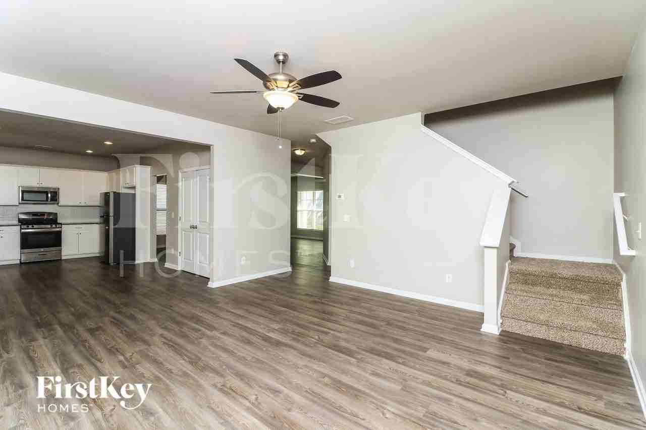 210 Omega Ct - Photo 4 of 19