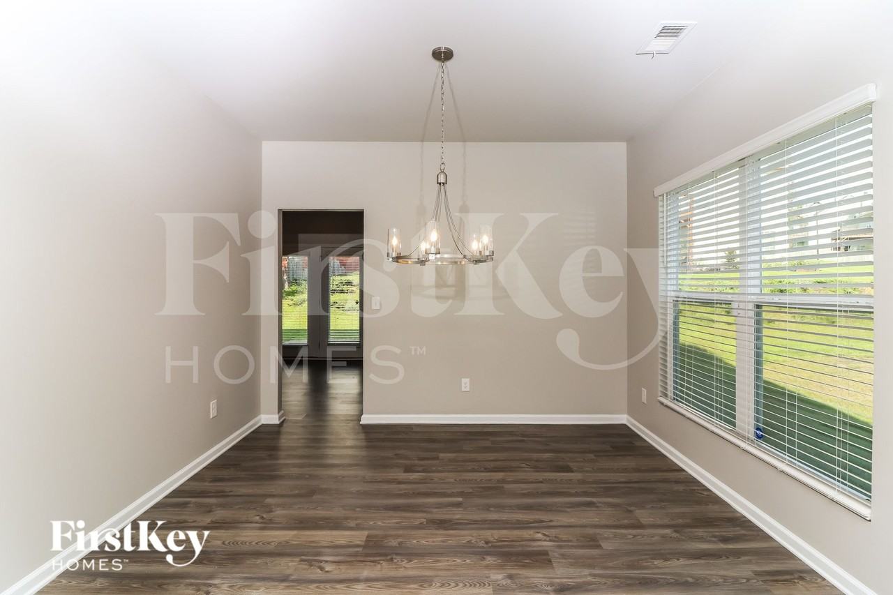210 Omega Ct - Photo 5 of 19