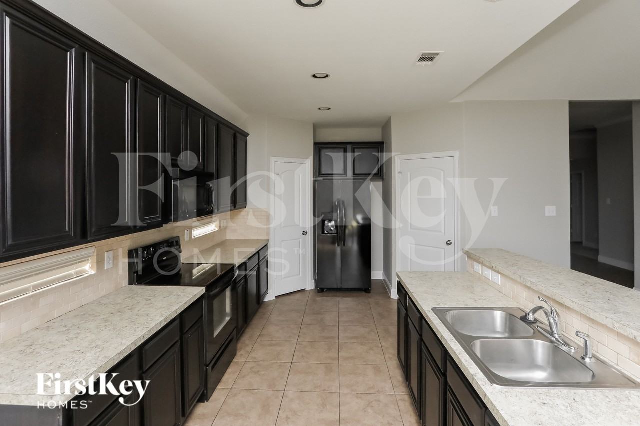 3008 Rocking Hills Trl - Photo 6 of 15