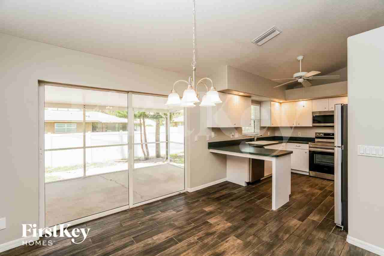 880 Flamingo Rd - Photo 4 of 15