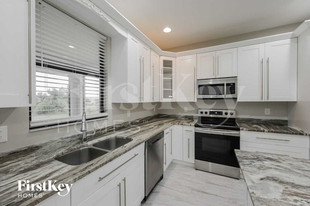4027 25th St Sw - Photo 7 of 15