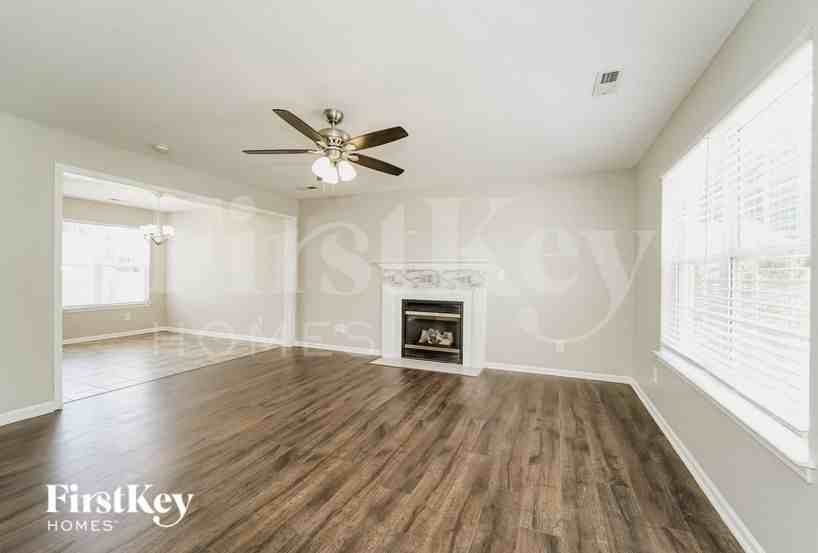 3302 Nevin Brook Rd - Photo 4 of 15
