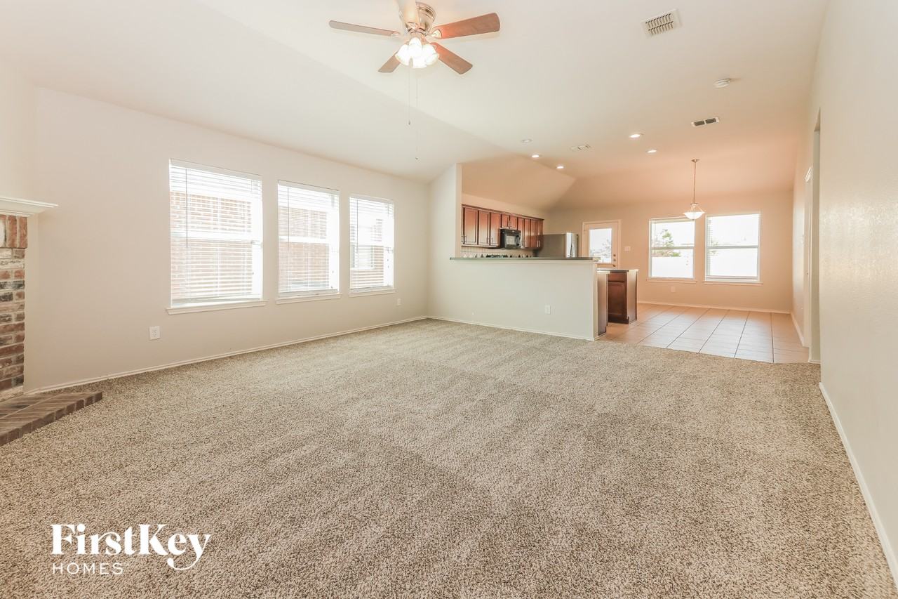 2064 Fairview Dr - Photo 2 of 15