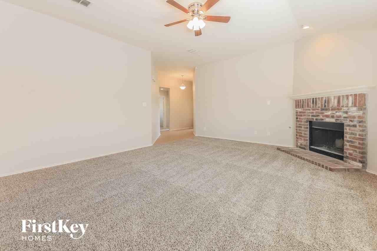 2064 Fairview Dr - Photo 3 of 15