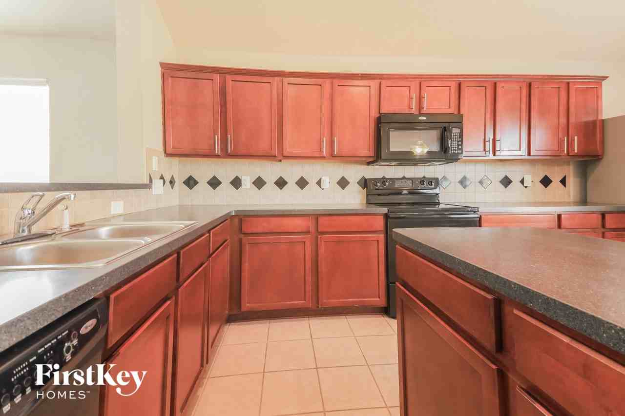 2064 Fairview Dr - Photo 6 of 15