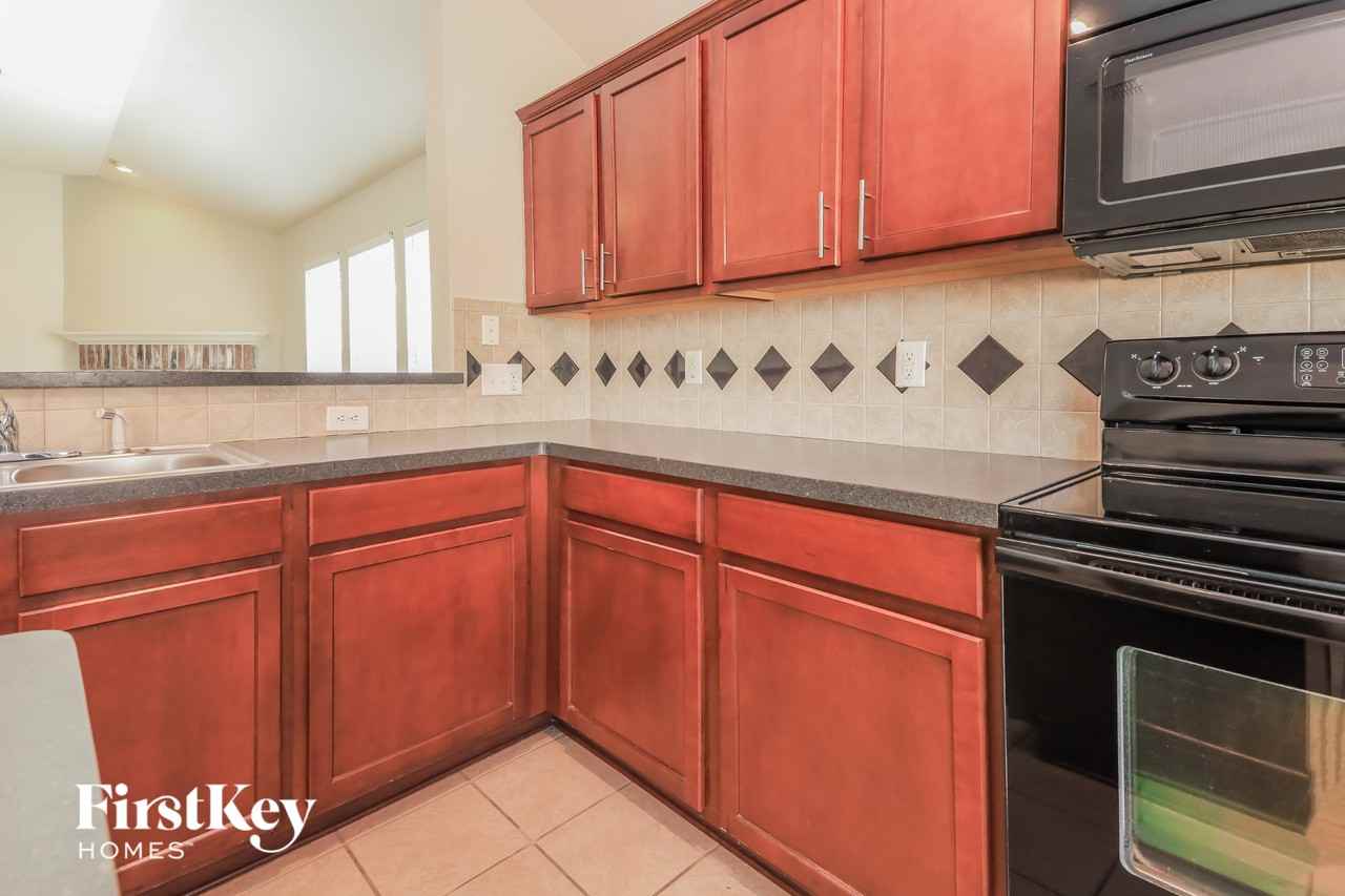 2064 Fairview Dr - Photo 7 of 15