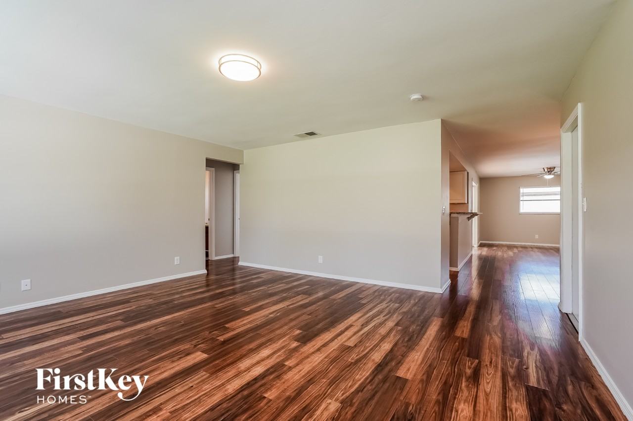 17185 Phlox Dr - Photo 2 of 15