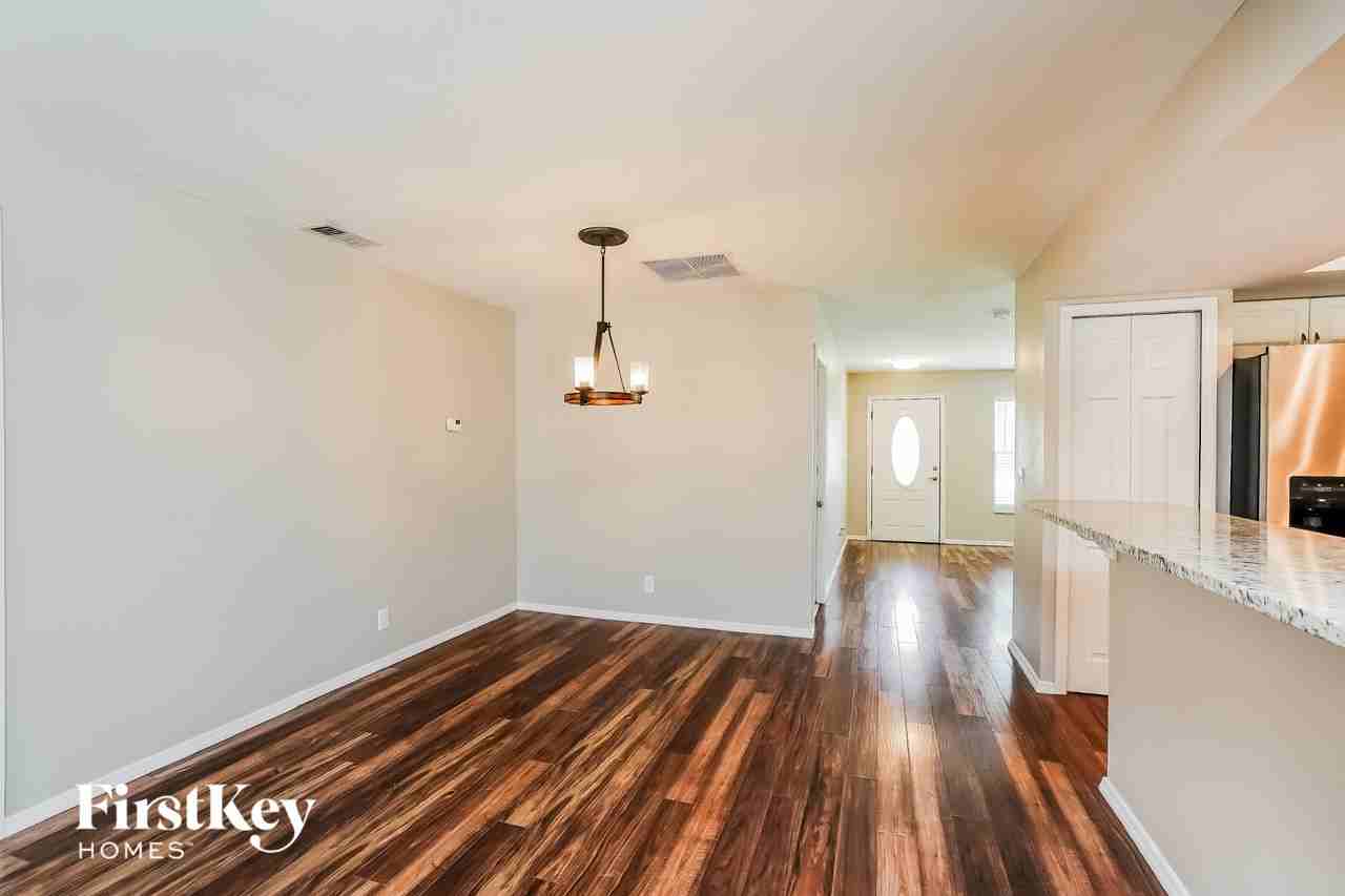 17185 Phlox Dr - Photo 4 of 15