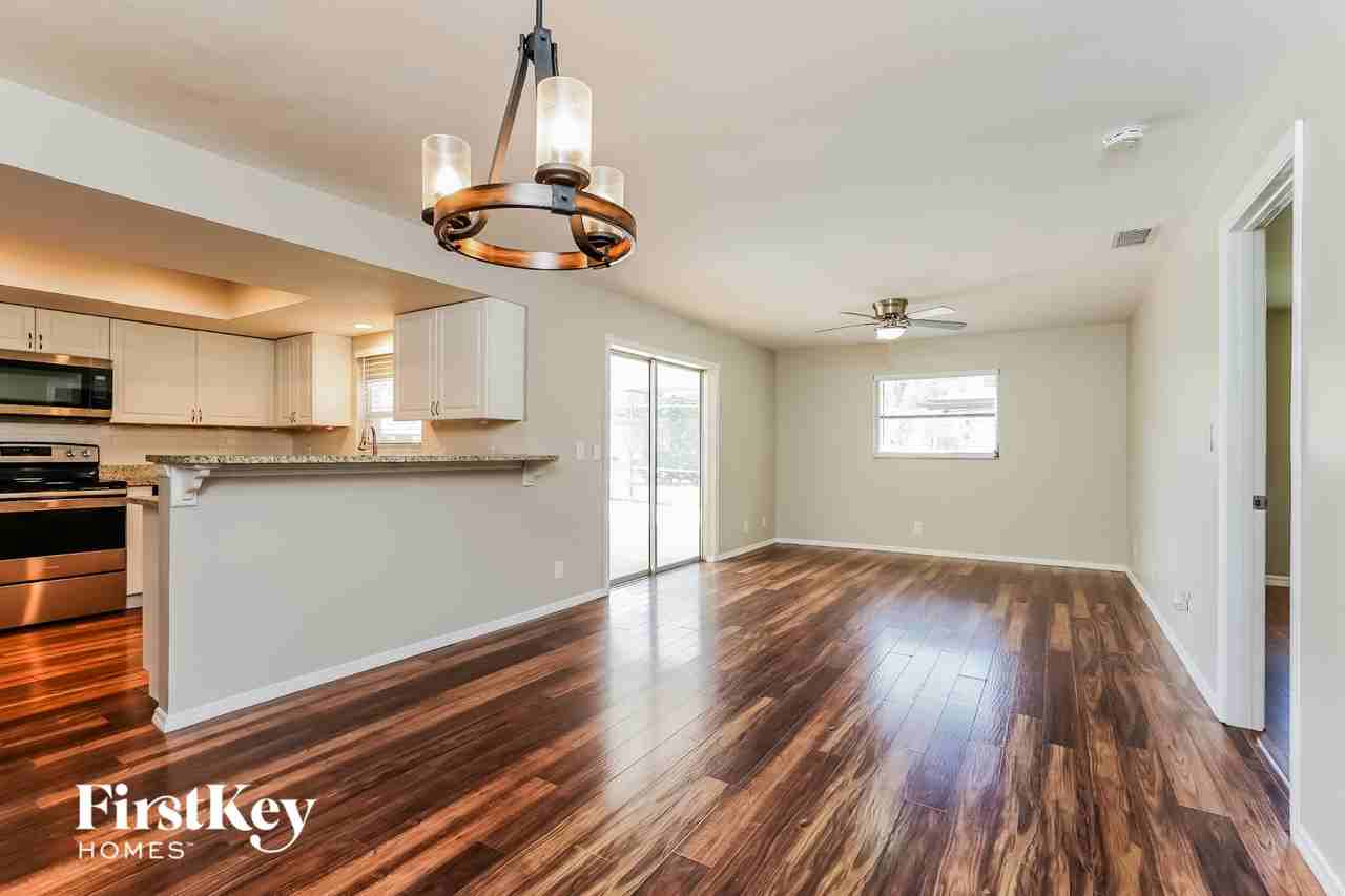 17185 Phlox Dr - Photo 5 of 15