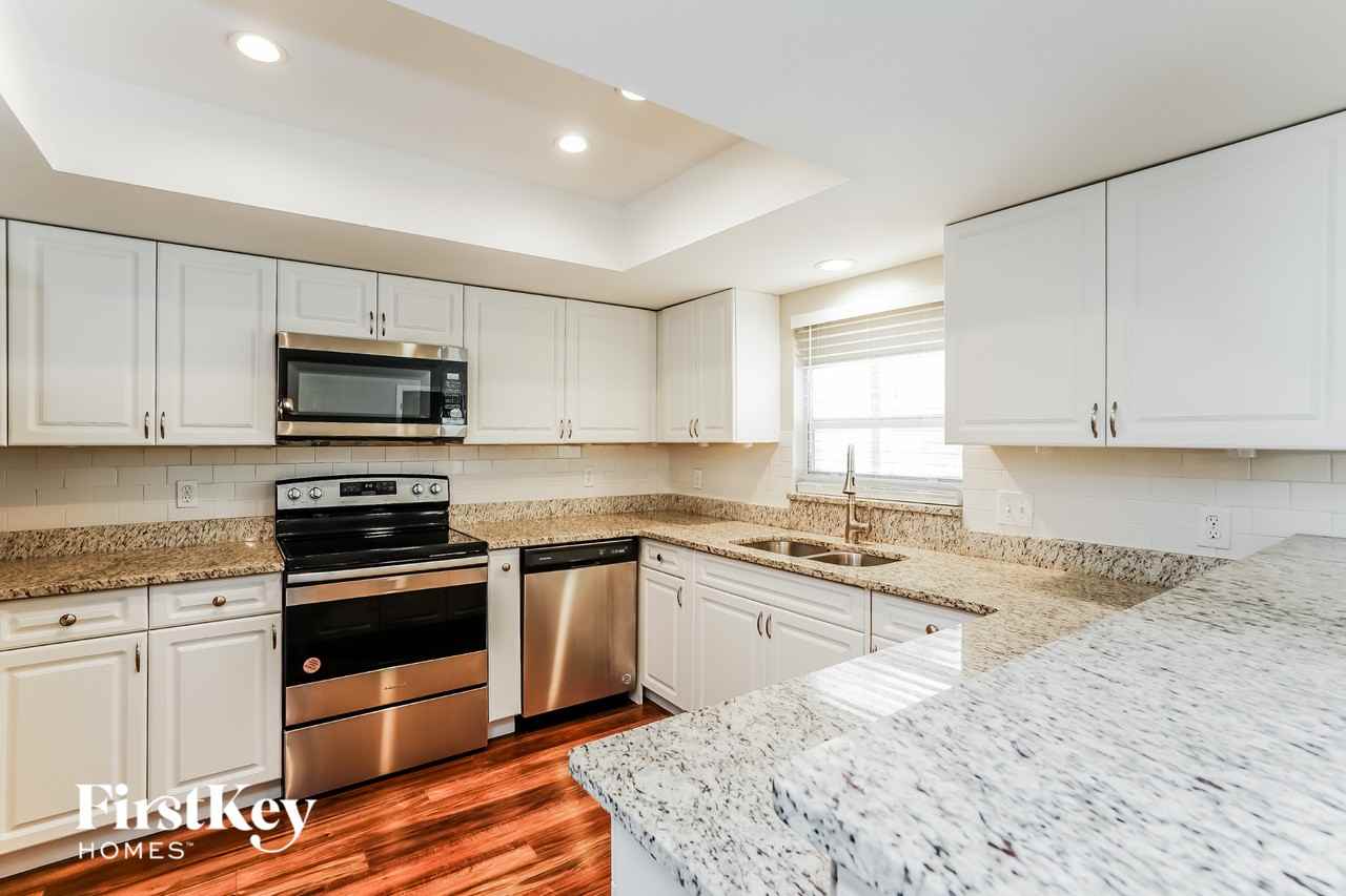 17185 Phlox Dr - Photo 6 of 15
