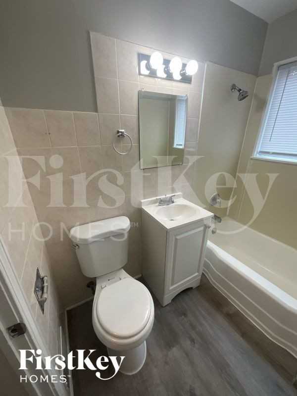 8912 S Sacramento Ave - Photo 2 of 2