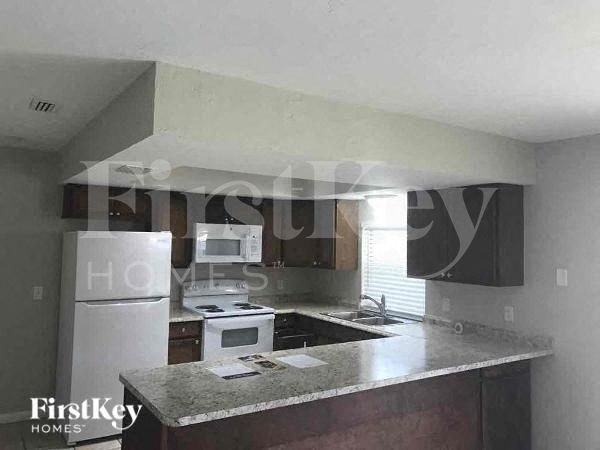 2698 44th Ter Sw - Photo 4 of 12