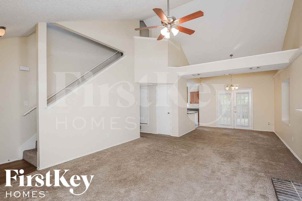 214 Cutting Horse Ln - Photo 3 of 15