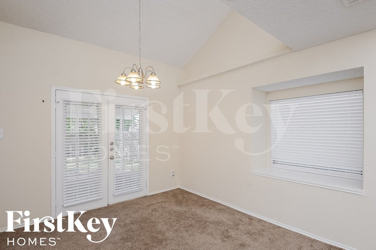 214 Cutting Horse Ln - Photo 4 of 15