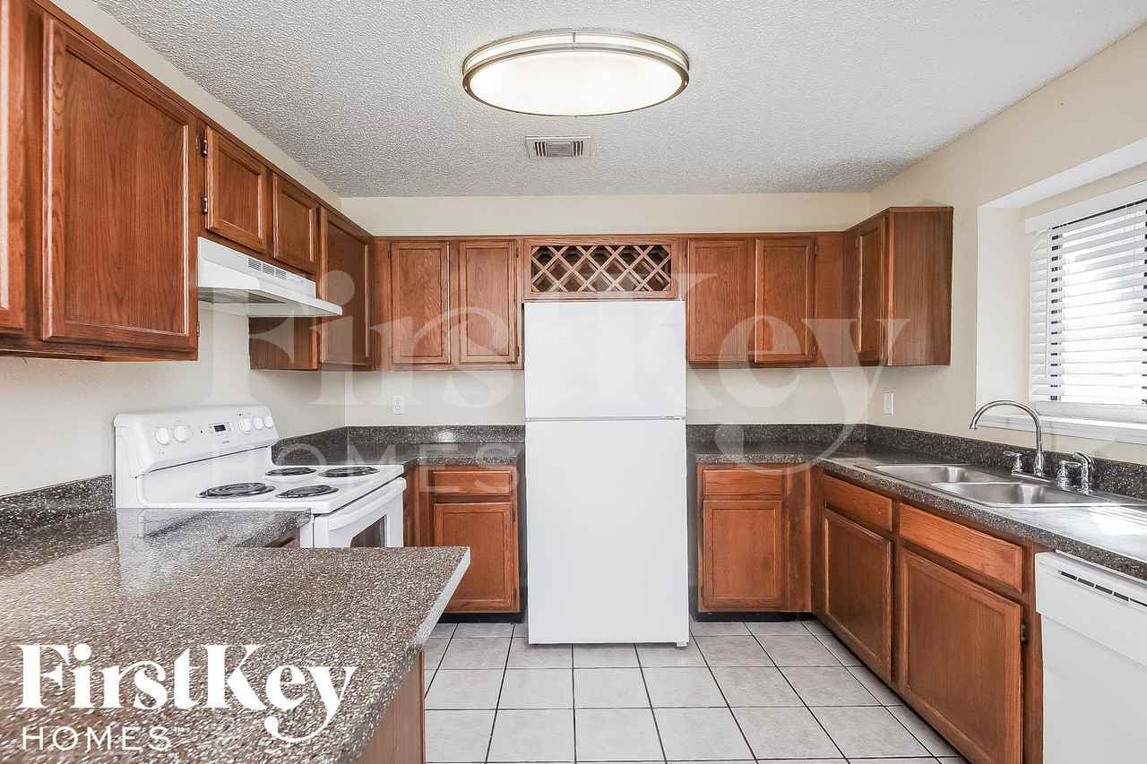 214 Cutting Horse Ln - Photo 5 of 15