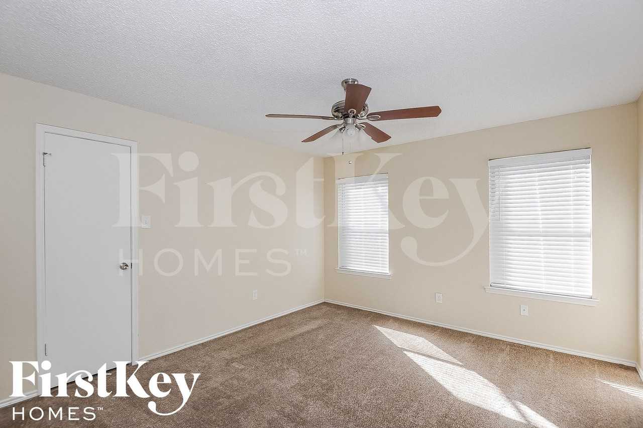 214 Cutting Horse Ln - Photo 7 of 15